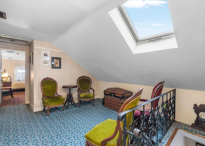 Lizzie Borden House Bed & Breakfast Fall River
