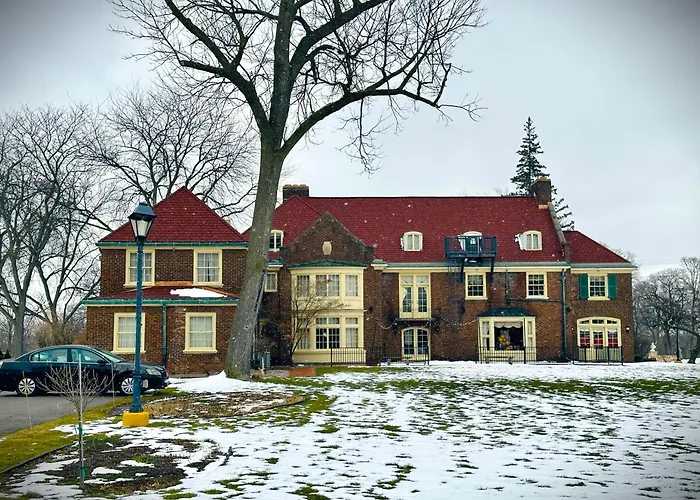 Montague Inn Bed & Breakfast Saginaw