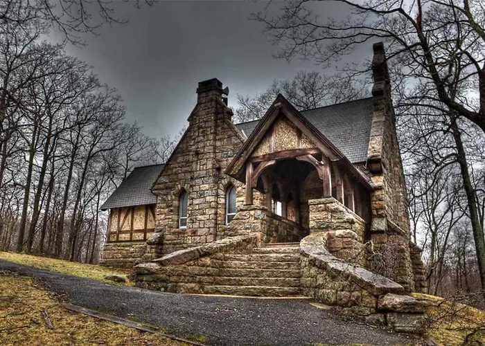 The Castle At Skylands Manor Bed & Breakfast Ringwood