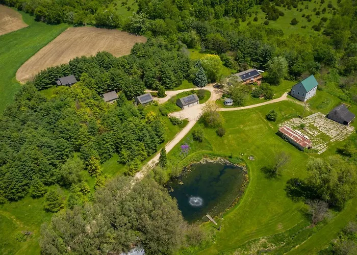 Hawk Valley Retreat & Cottages Galena